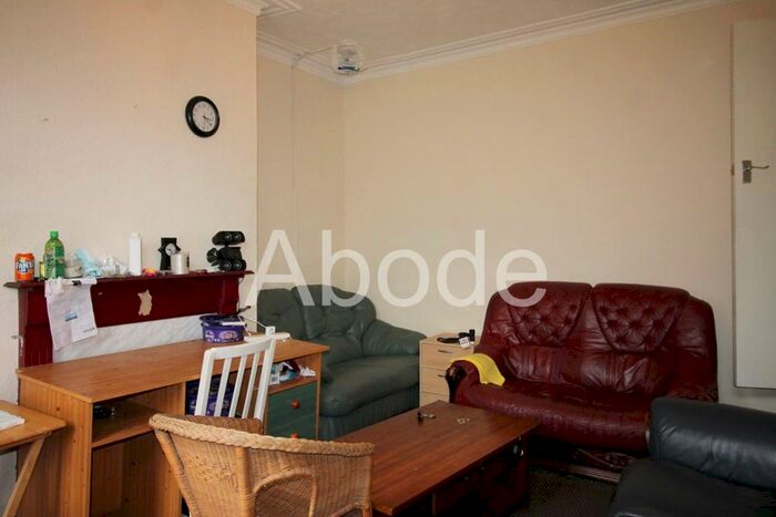 2 Bedroom Property To Rent In Woodside Avenue, Leeds, West Yorkshire, LS4