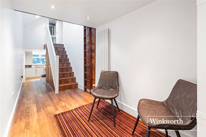 2 Bedroom Flat To Rent In Abercorn Road, Mill Hill East, London, NW7