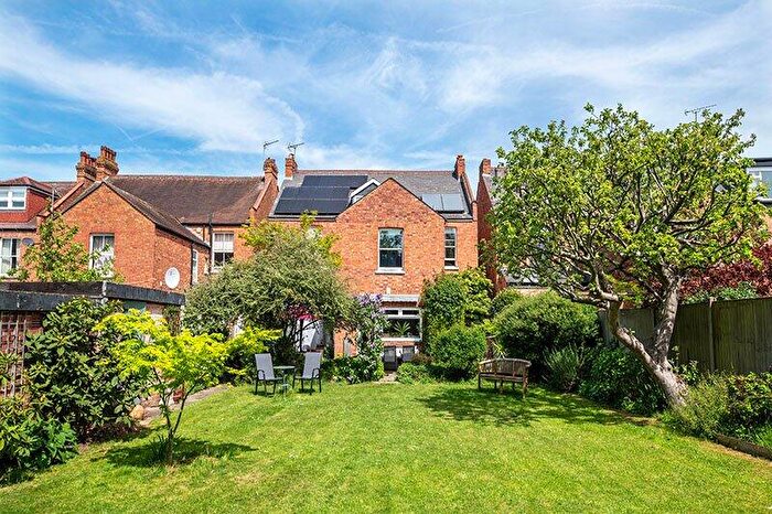 5 Bedroom Detached House For Sale In Walm Lane, Mapesbury, London, NW2