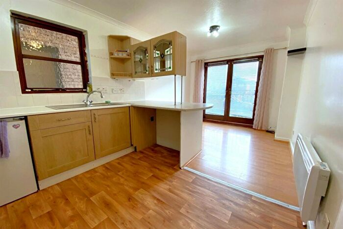 4 Bedroom Town House To Rent In Butlers Walk, BS5