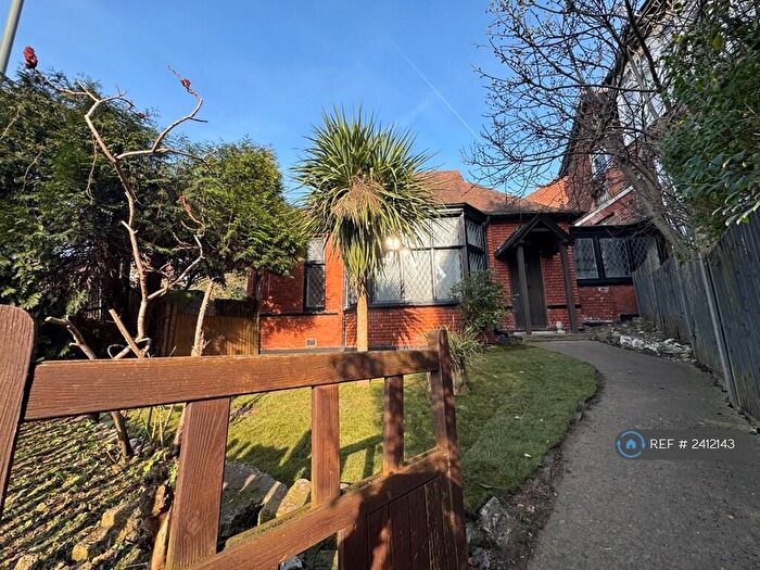 2 Bedroom Bungalow To Rent In Finchley Central, Finchley, N3