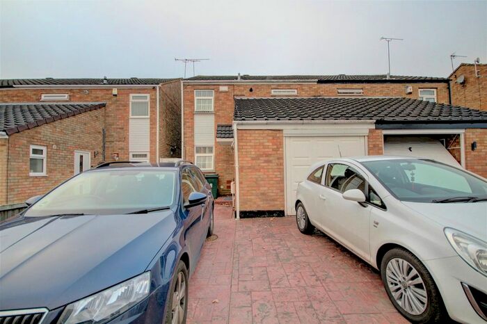3 Bedroom Semi-Detached House To Rent In March Way, Binley, Coventry CV3