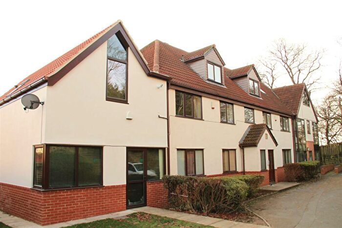 3 Bedroom Flat To Rent In Flat Headingley House, Ash Road, Leeds, LS6