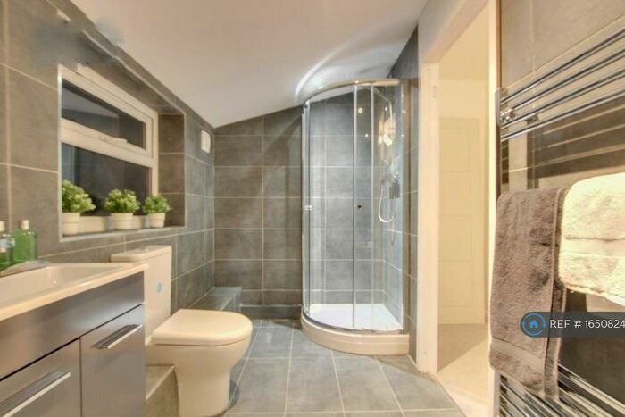 5 Bedroom End Of Terrace House To Rent In Chevers Pawen, Basildon, SS13