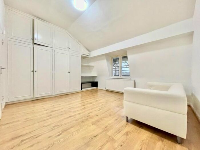 1 Bedroom Flat To Rent In Great Sutton Street, London, EC1V