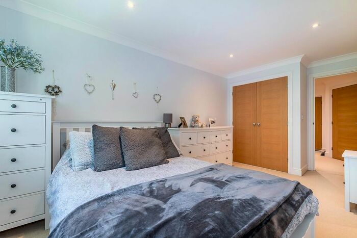 2 Bedroom Flat For Sale In Highdown Close, Banstead, SM7