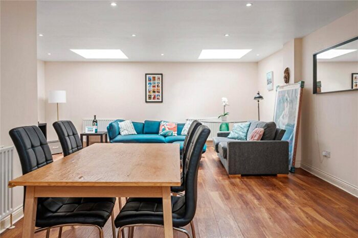 4 Bedroom Terraced House For Sale In Gaskin Street, Islington, Angel, London, N1