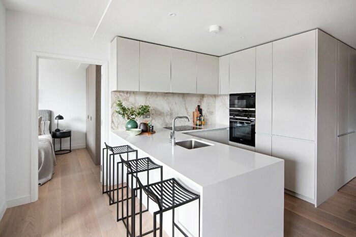 2 Bedroom Apartment To Rent In Water Street, London, E14