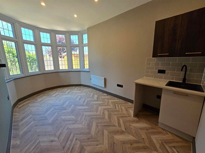 Studio To Rent In Green Lane, Shepperton, TW17