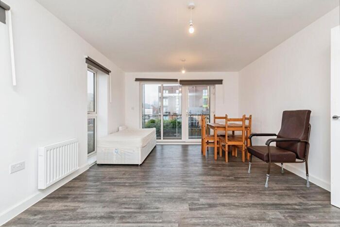2 Bedroom Flat For Sale In Flatts Close, Bristol, BS34