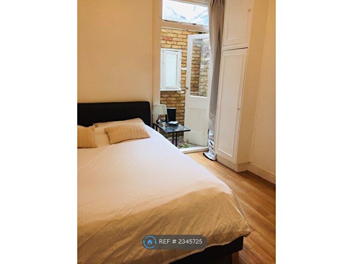 2 Bedroom Flat To Rent In Chatto Road, London, SW11