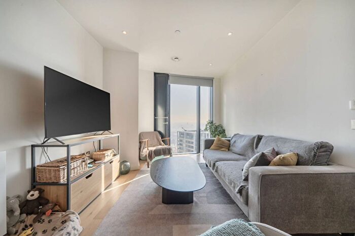 1 Bedroom Flat For Sale In Walworth Road, Elephant And Castle, London, SE1