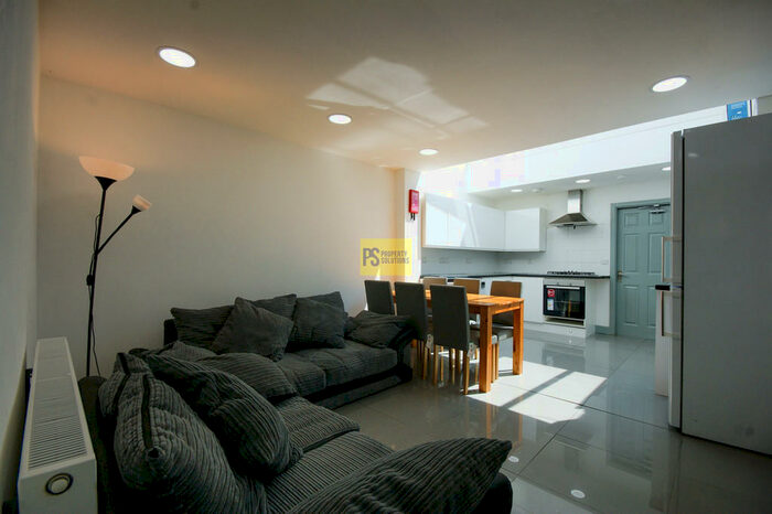 6 Bedroom Terraced House To Rent In Holly Grove - Ensuite Student Property, B29