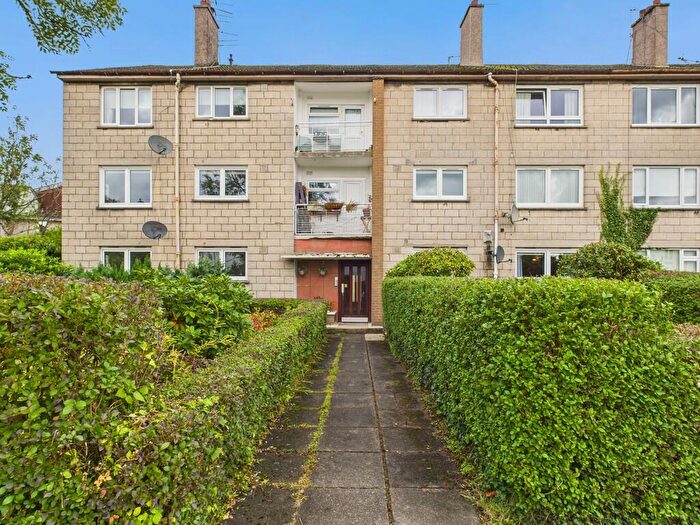 2 Bedroom Flat For Sale In Rampart Avenue, Glasgow, G13