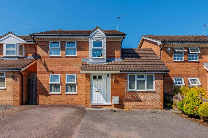4 Bedroom Detached House For Sale In Glendevon Close, Edgware, HA8