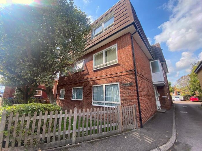 1 Bedroom Flat To Rent In Bond Road, Surbiton, Surrey, KT6
