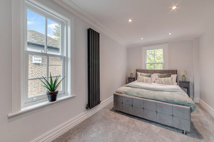 2 Bedroom Flat For Sale In Grosvenor Avenue, Highbury, N5
