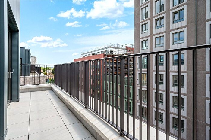 3 Bedroom Flat To Rent In The Maple, Ribbon Lane, London, NW2