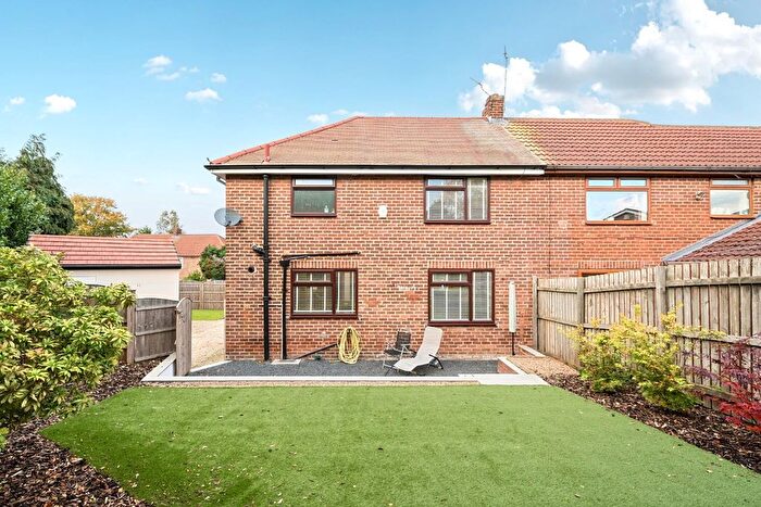3 Bedroom Semi-Detached House For Sale In Kingsway, Garforth, LS25