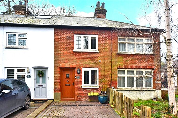 1 Bedroom Terraced House For Sale In Court Road, Banstead, Surrey, SM7