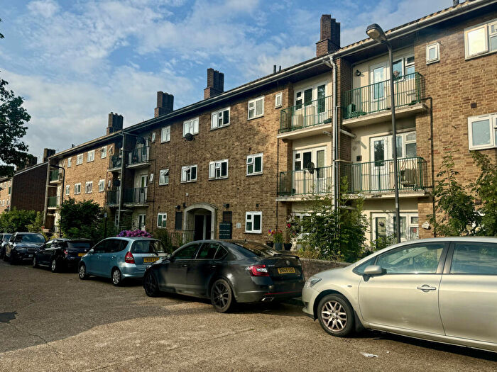 2 Bedroom Flat To Rent In Alexandra Avenue, Harrow, Greater London, HA2