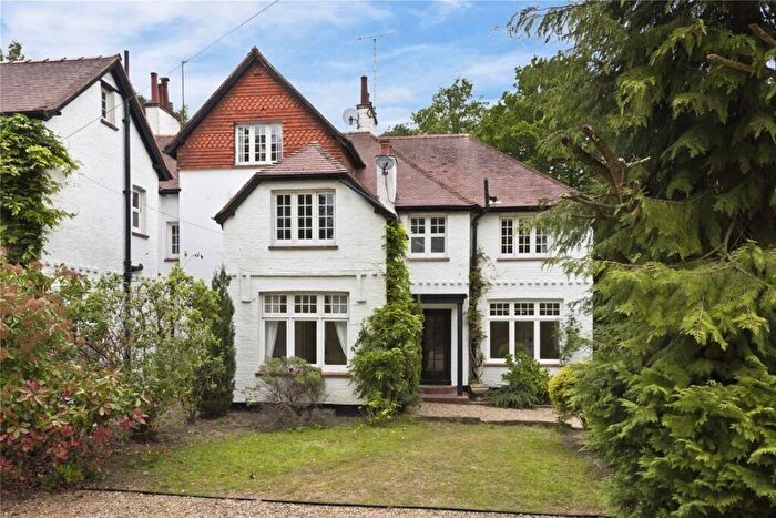 5 Bedroom House To Rent In Seven Hills Road, Cobham, KT11