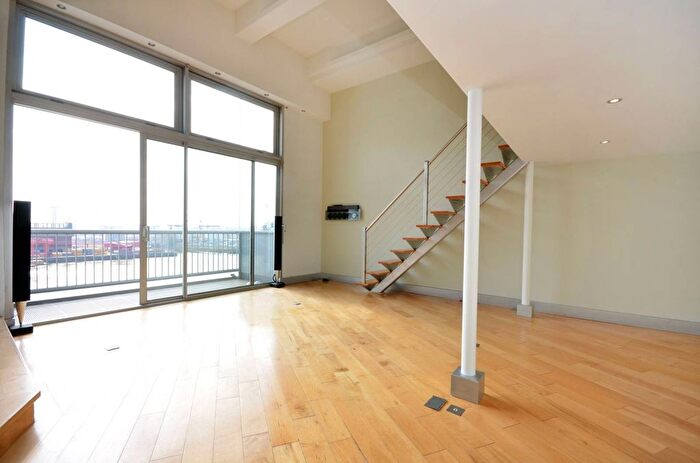 2 Bedroom Flat To Rent In The Piper Building, Parsons Green, London, SW6