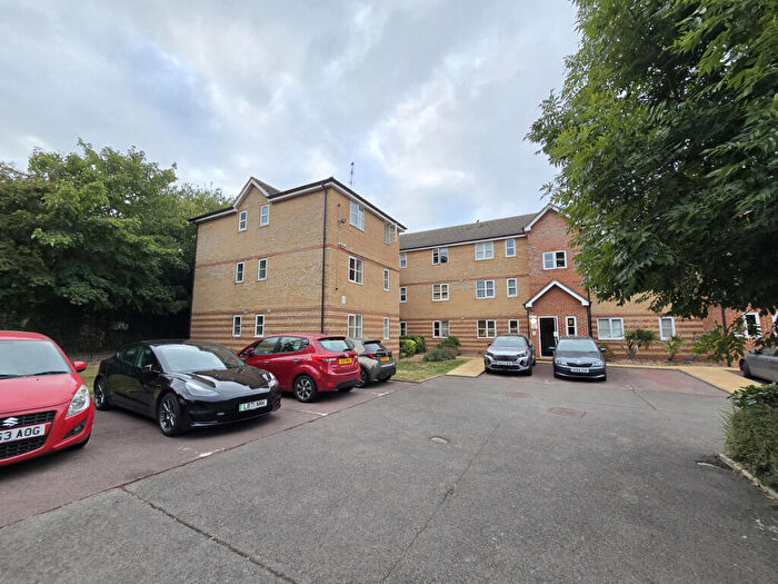 2 Bedroom Apartment For Sale In Vanderville Gardens, London, N2