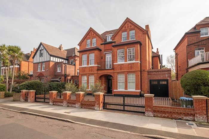 2 Bedroom Flat To Rent In Strawberry Hill Road, Twickenham, TW1