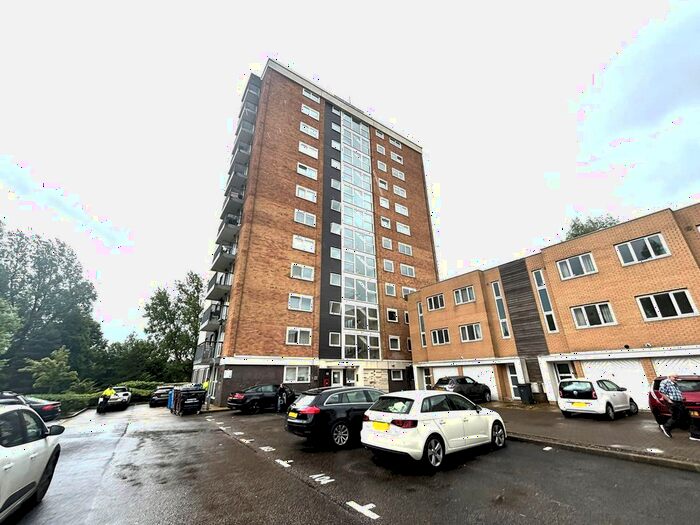 2 Bedroom Flat To Rent In Lakeside Rise, Manchester, M9