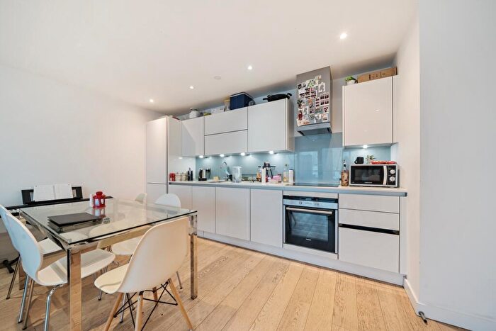 3 Bedroom Flat For Sale In Yabsley Street London, E14