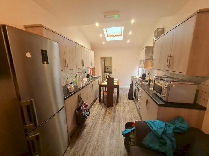 5 Bedroom House Of Multiple Occupation To Rent In Furness Road, Manchester, Greater Manchester, M14