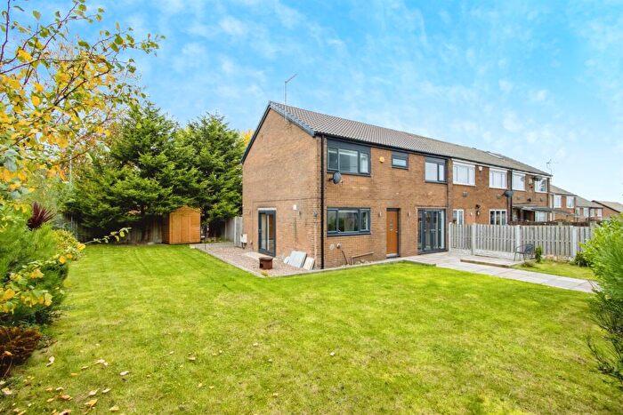 4 Bedroom End Of Terrace House For Sale In Sherburn Road, Leeds, LS14