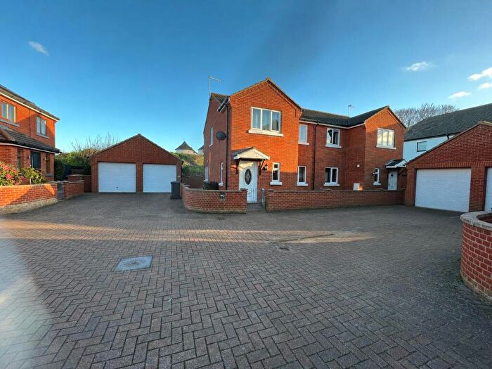 3 Bedroom Semi Detached House For Sale In James Gray Close, Great Yarmouth, NR29