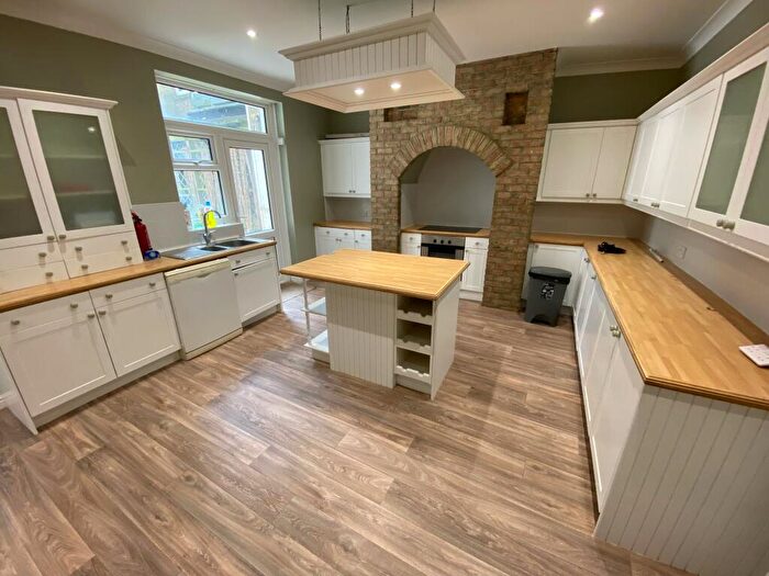 4 Bedroom Flat To Rent In Dalby Square, Margate, CT9