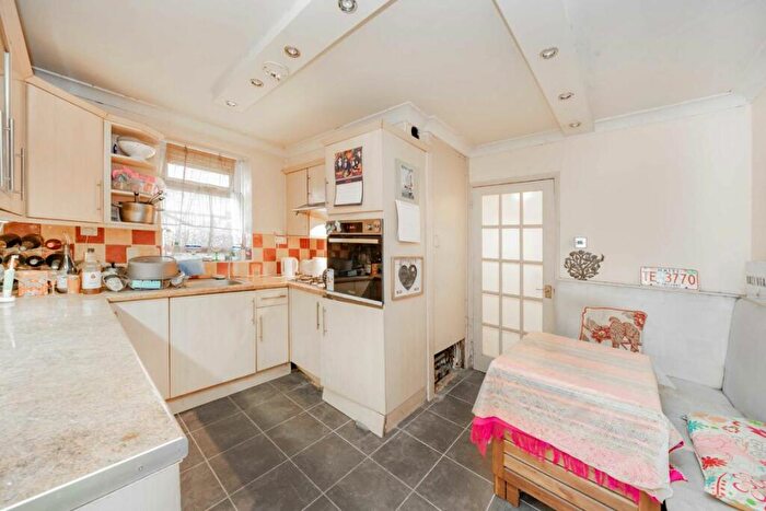 1 Bedroom Flat For Sale In Girdlestone Walk, Upper Holloway, N19