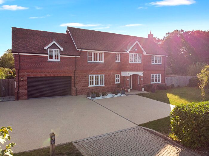 5 Bedroom Detached House For Sale In Old Hall Park, Headcorn, TN27