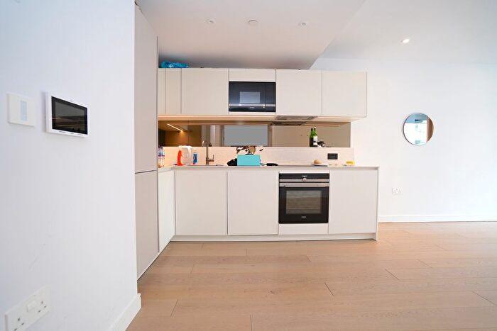 1 Bedroom Flat To Rent In Fairwater House, Lockgate Road, London, SW6