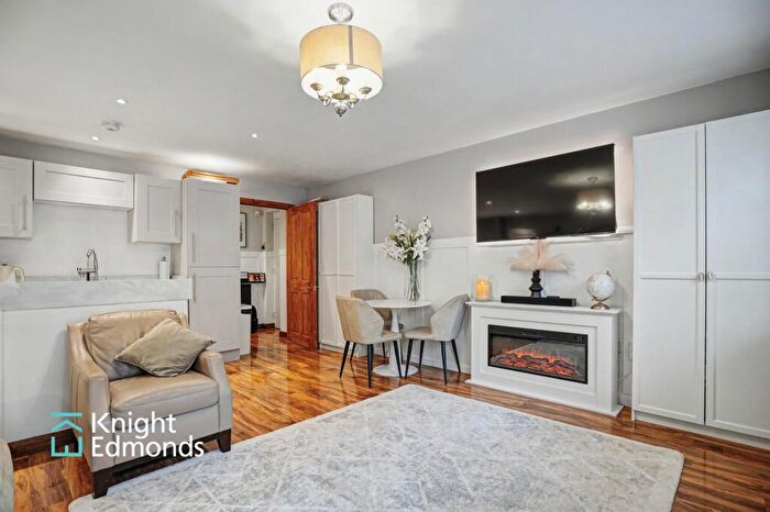 2 Bedroom Maisonette For Sale In Warwick Place, Iona Warwick Place, ME16