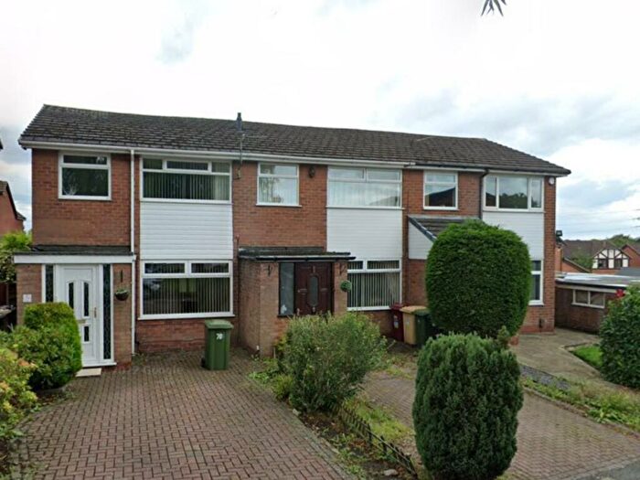 3 Bedroom Town House To Rent In South Drive, Bolton, BL2
