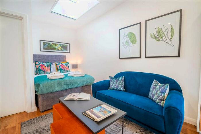 Studio To Rent In Warwick Road (/), London, SW5