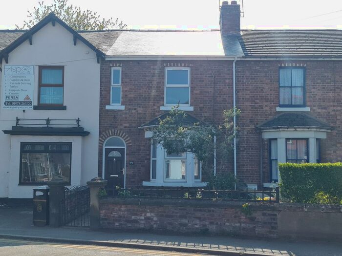 3 Bedroom House To Rent In Rhosddu Road, LL11