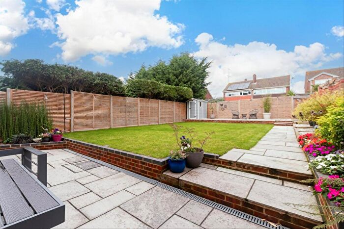 4 Bedroom Link Detached House For Sale In Ashwood Place, Bean, Dartford, Kent, DA2