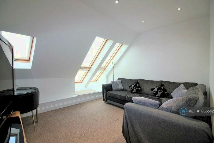 1 Bedroom Flat To Rent In High Road, Laindon, SS15
