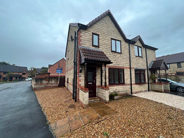 3 Bedroom Semi-Detached House To Rent In Oakes Close, Somercotes, Alfreton, Derbyshire, DE55