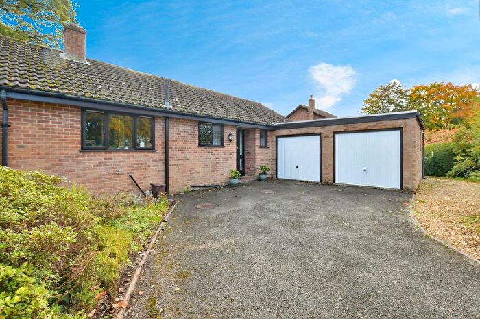 3 Bedroom Detached Bungalow For Sale In Down Lodge Close, Alderholt, Fordingbridge, SP6