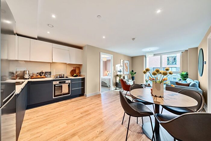 2 Bedroom Flat To Rent In Canal Quarters, The Exchange Leeds, LS12