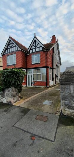 2 Bedroom Flat To Rent In Rhos Road, Rhos On Sea, LL28
