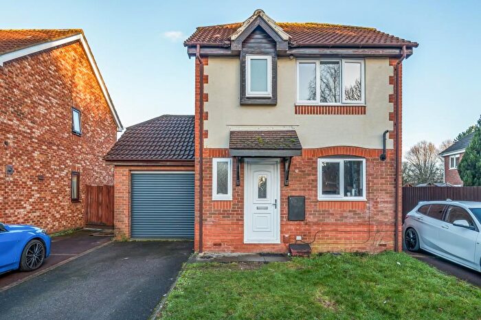 3 Bedroom Detached House For Sale In Pheasant Close, Swindon, SN3