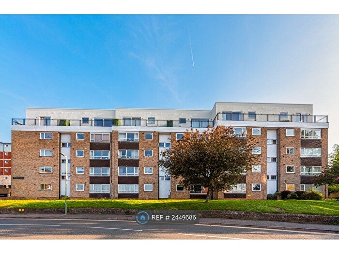 2 Bedroom Flat To Rent In Solomons Hill, Rickmansworth, WD3
